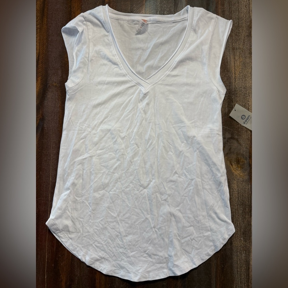 Ⓜ️Mono B V-Neck Cap Sleeve Tee NWT
